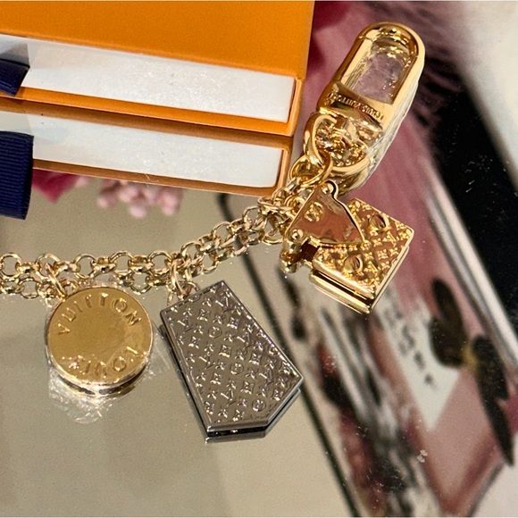 LV keychain bag charm extender. Silver & gold novelty NIB monogram - Picture 4 of 8